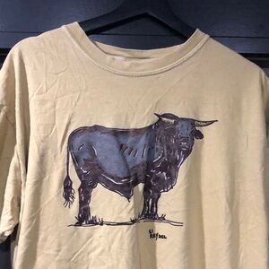 XL yellow t shirt with bull drawing on front